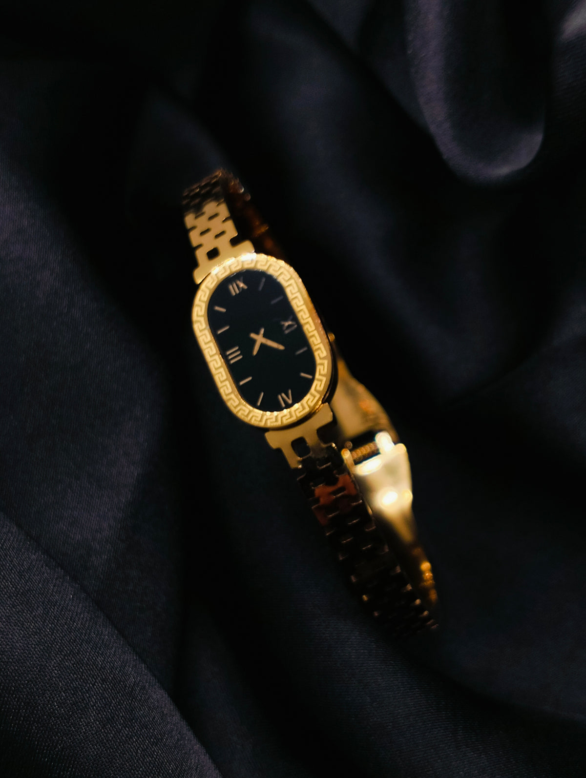 Openable Oval Dial Watch Style Handcuff